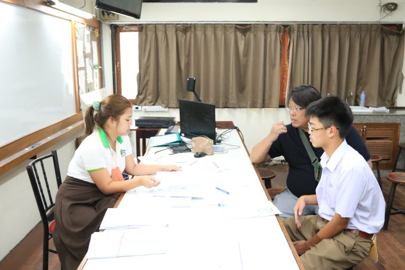 การรายงานตัวและมอบตัวของนักเรียนระดับชั้น ม.4 โครงการห้องเรียนพิเศษ ปีการศึกษา 2566