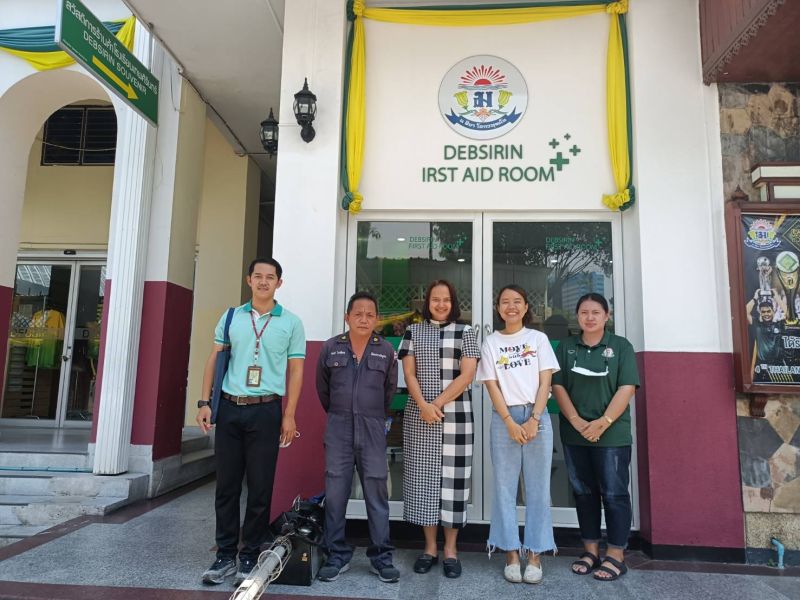 งานอนามัย และงานอาคารสถานที่ ร่วมกับฝ่ายสิ่งแวดล้อม  สำนักงานเขตป้อมปราบศัตรูพ่าย ฉีดพ่นสารเคมีกำจัดยุงในบริเวณอาคารเรียน