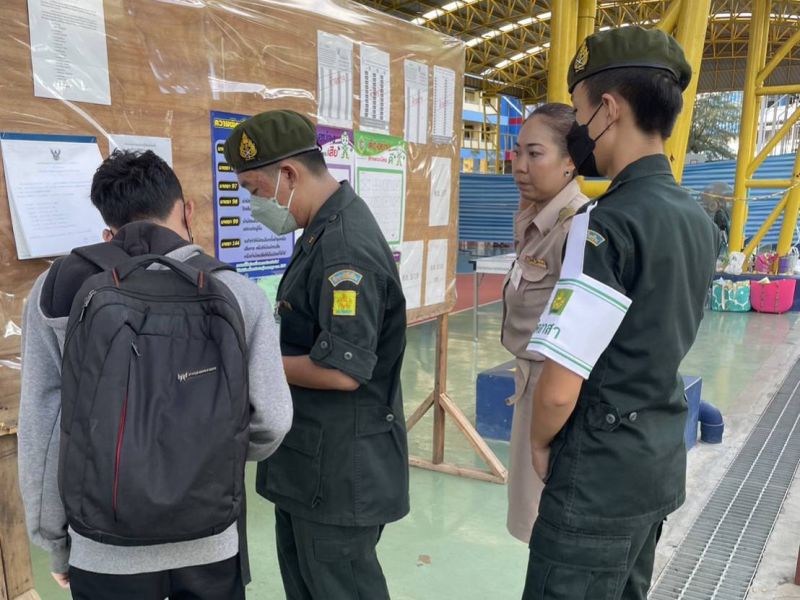 งานกิจกรรมนักศึกษาวิชาทหาร กิจกรรมพัฒนาผู้เรียน และกลุ่มบริหารวิชาการ เข้าร่วมกิจกรรมอำนวยความสะดวกผู้มีสิทธิ์เลือกตั้ง และปฏิบัติหน้าที่หน้าหน่วย