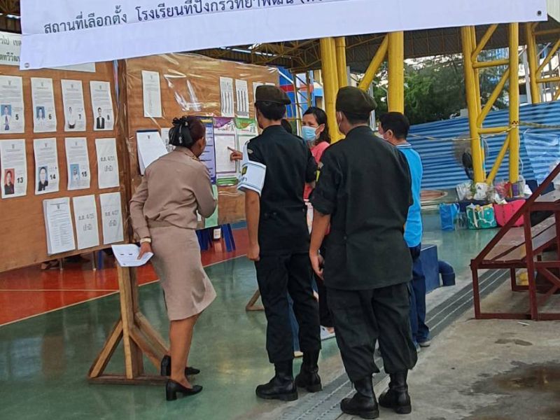 งานกิจกรรมนักศึกษาวิชาทหาร กิจกรรมพัฒนาผู้เรียน และกลุ่มบริหารวิชาการ เข้าร่วมกิจกรรมอำนวยความสะดวกผู้มีสิทธิ์เลือกตั้ง และปฏิบัติหน้าที่หน้าหน่วย