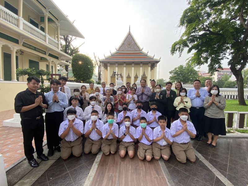 กิจกรรมทำบุญตักบาตรในช่วงเช้า ณ วัดเทพศิรินทราวาส