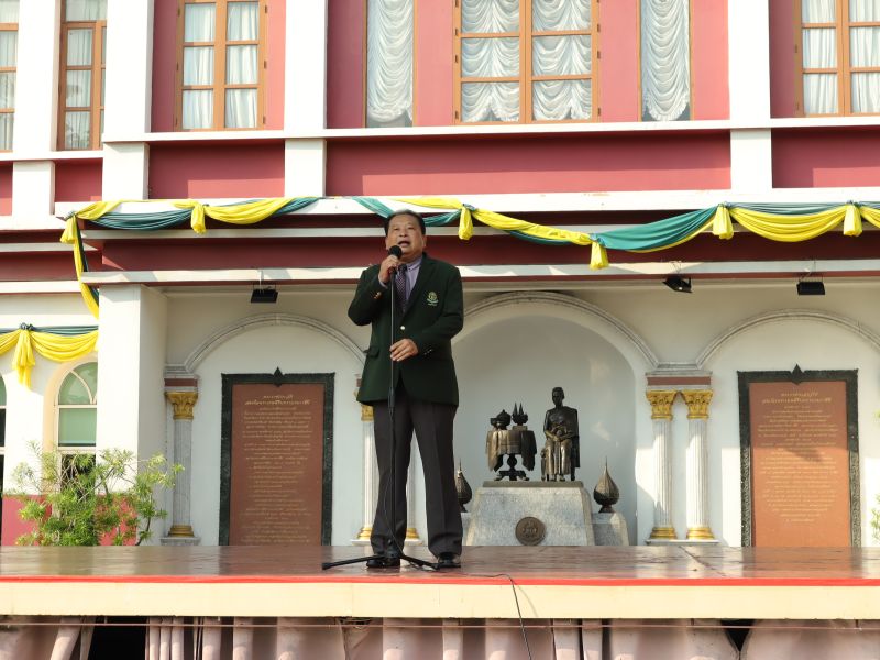 ผู้อำนวยการโรงเรียนเทพศิรินทร์ พร้อมคณะผู้บริหาร และคณะครู ต้อนรับนักเรียน  และทำกิจกรรมร่วมกัน เนื่องในวันแรกของการเปิดศึกษาภาคเรียนที่ 1 ปีการศึกษา 2566