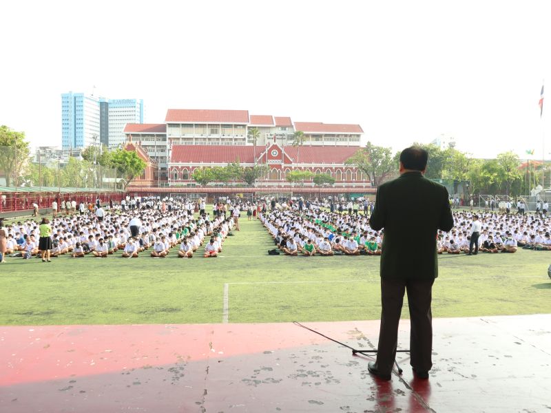 ผู้อำนวยการโรงเรียนเทพศิรินทร์ พร้อมคณะผู้บริหาร และคณะครู ต้อนรับนักเรียน  และทำกิจกรรมร่วมกัน เนื่องในวันแรกของการเปิดศึกษาภาคเรียนที่ 1 ปีการศึกษา 2566