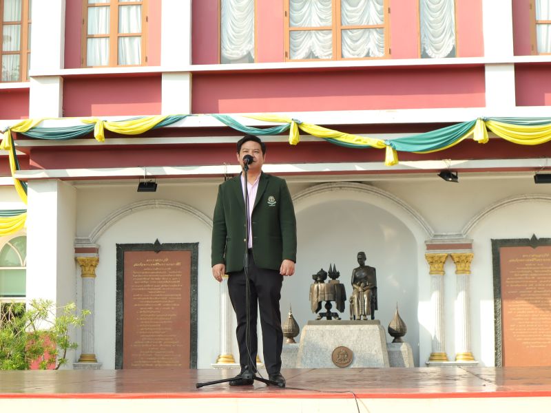 ผู้อำนวยการโรงเรียนเทพศิรินทร์ พร้อมคณะผู้บริหาร และคณะครู ต้อนรับนักเรียน  และทำกิจกรรมร่วมกัน เนื่องในวันแรกของการเปิดศึกษาภาคเรียนที่ 1 ปีการศึกษา 2566