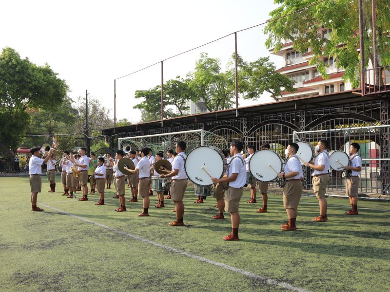 ผู้อำนวยการโรงเรียนเทพศิรินทร์ พร้อมคณะผู้บริหาร และคณะครู ต้อนรับนักเรียน  และทำกิจกรรมร่วมกัน เนื่องในวันแรกของการเปิดศึกษาภาคเรียนที่ 1 ปีการศึกษา 2566