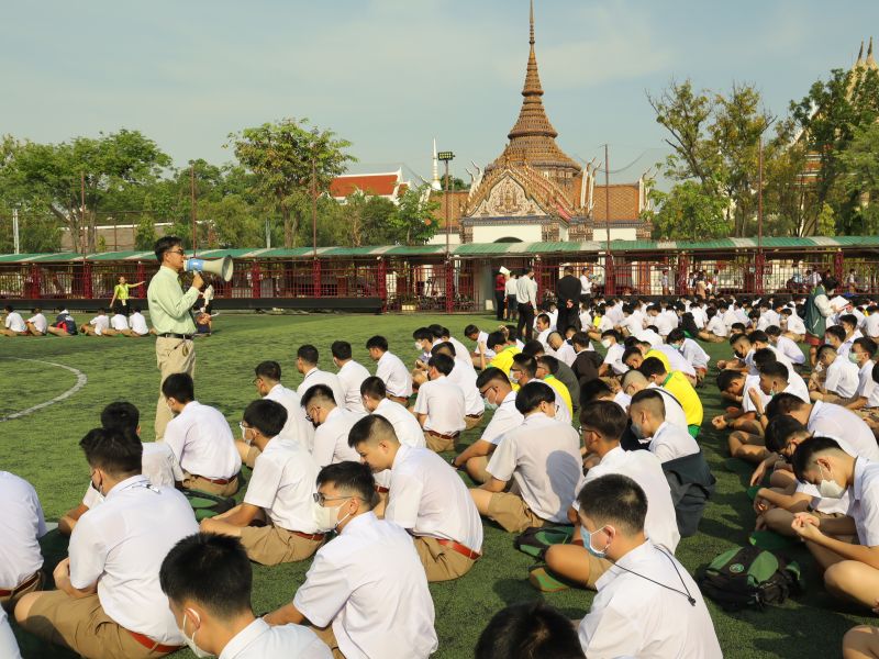 ผู้อำนวยการโรงเรียนเทพศิรินทร์ พร้อมคณะผู้บริหาร และคณะครู ต้อนรับนักเรียน  และทำกิจกรรมร่วมกัน เนื่องในวันแรกของการเปิดศึกษาภาคเรียนที่ 1 ปีการศึกษา 2566