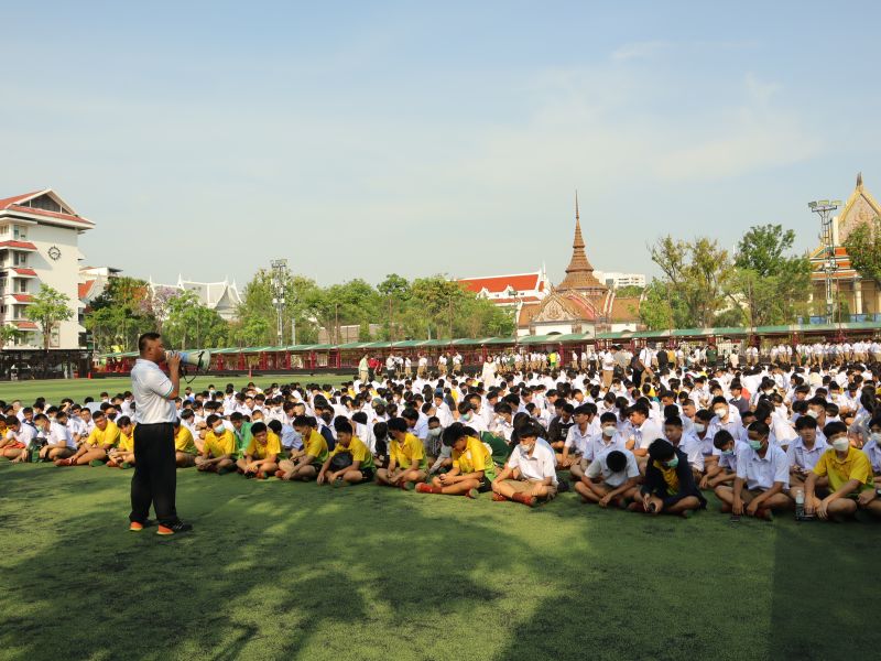 ผู้อำนวยการโรงเรียนเทพศิรินทร์ พร้อมคณะผู้บริหาร และคณะครู ต้อนรับนักเรียน  และทำกิจกรรมร่วมกัน เนื่องในวันแรกของการเปิดศึกษาภาคเรียนที่ 1 ปีการศึกษา 2566