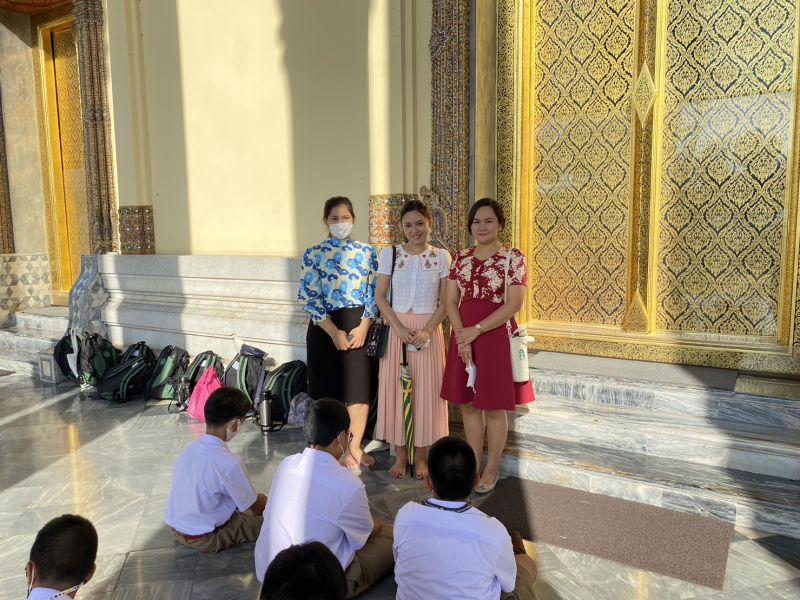 กิจกรรมทำบุญตักบาตรในช่วงเช้า ณ วัดเทพศิรินทราวาส