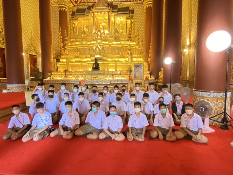 กิจกรรมทำบุญตักบาตรในช่วงเช้า ณ วัดเทพศิรินทราวาส