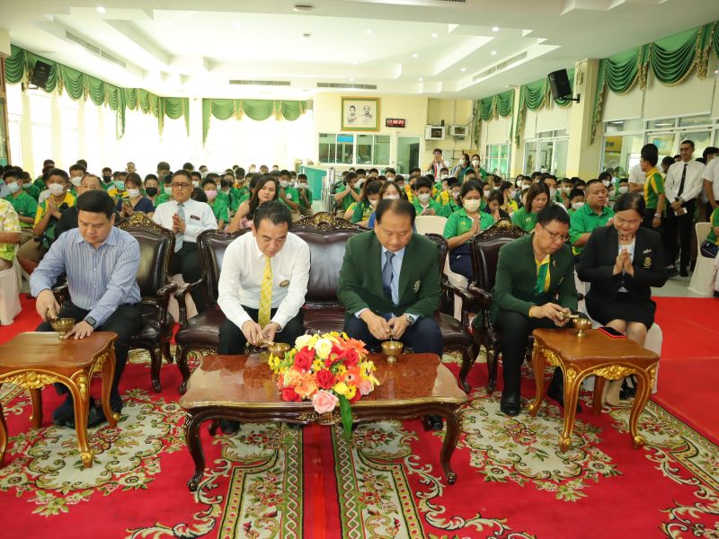 กิจกรรมทำบุญเนื่องในวันพระใหญ่ ณ ห้องประชุมเทิดพระเกียรติ โรงเรียนเทพศิรินทร์