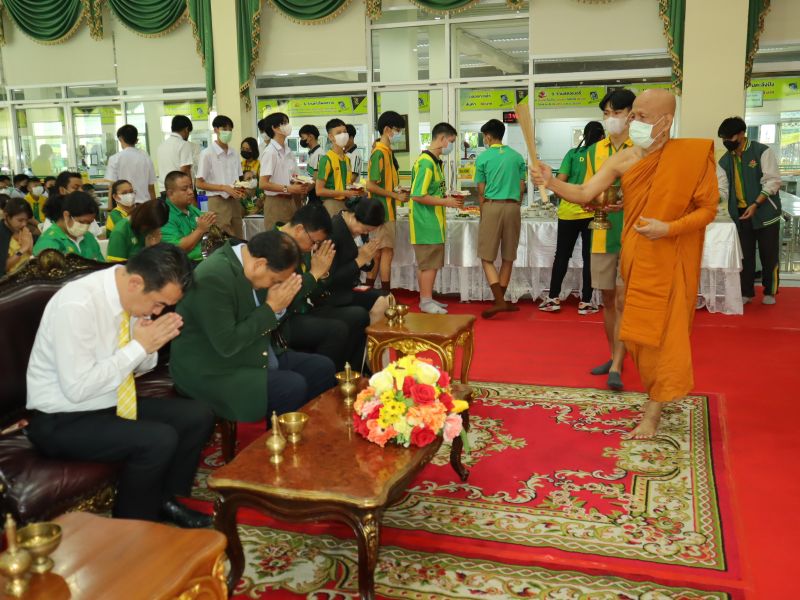 กิจกรรมทำบุญเนื่องในวันพระใหญ่ ณ ห้องประชุมเทิดพระเกียรติ โรงเรียนเทพศิรินทร์