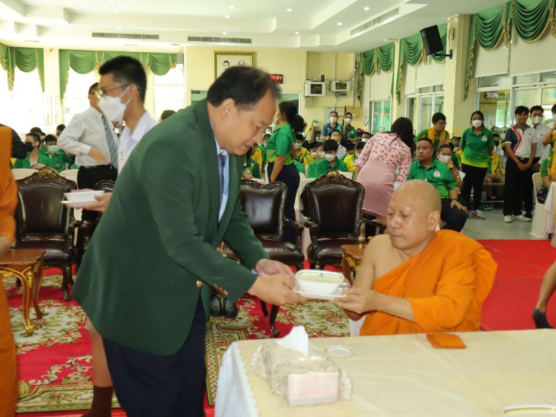 กิจกรรมทำบุญเนื่องในวันพระใหญ่ ณ ห้องประชุมเทิดพระเกียรติ โรงเรียนเทพศิรินทร์