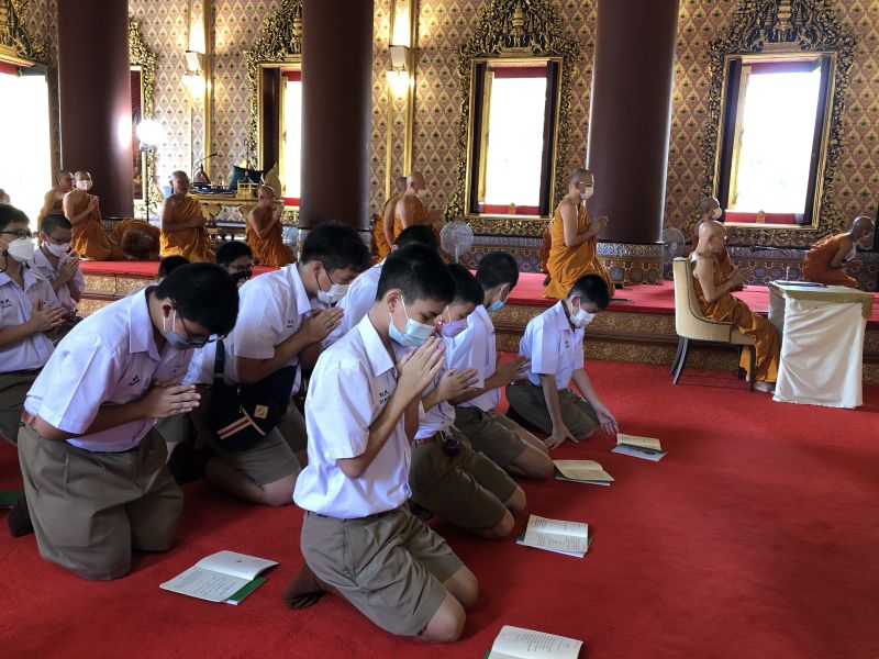 กิจกรรมทำบุญตักบาตรในช่วงเช้า ณ วัดเทพศิรินทราวาส