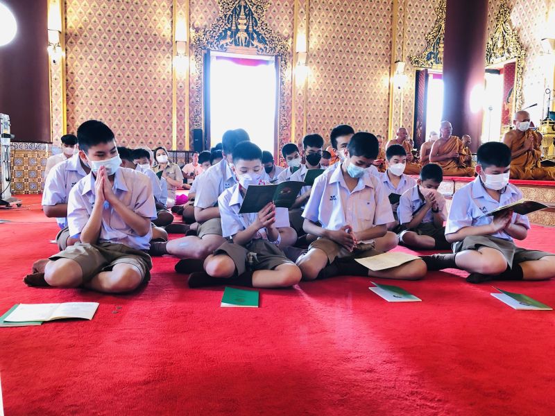 กิจกรรมทำบุญตักบาตรในช่วงเช้า ณ วัดเทพศิรินทราวาส