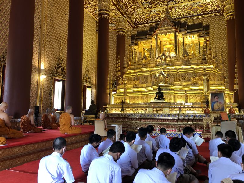 กิจกรรมทำบุญตักบาตรในช่วงเช้า ณ วัดเทพศิรินทราวาส