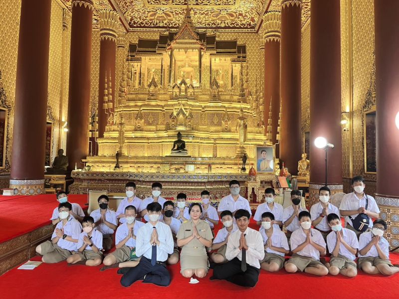 กิจกรรมทำบุญตักบาตรในช่วงเช้า ณ วัดเทพศิรินทราวาส