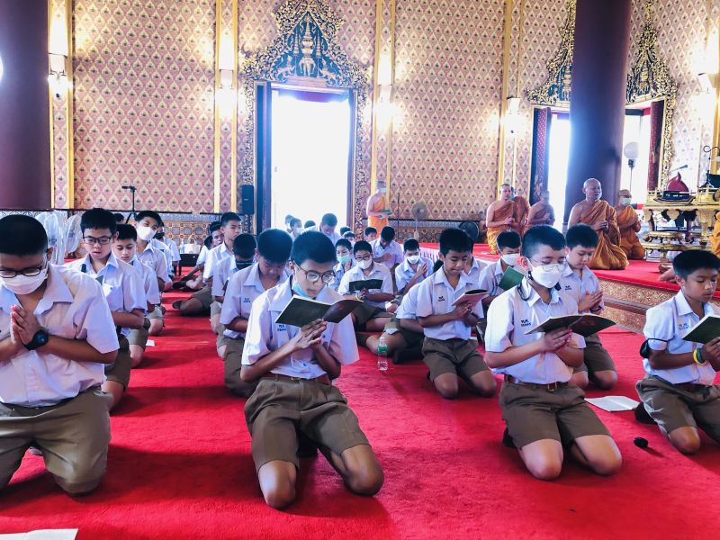 กิจกรรมทำบุญตักบาตรในช่วงเช้า ณ วัดเทพศิรินทราวาส