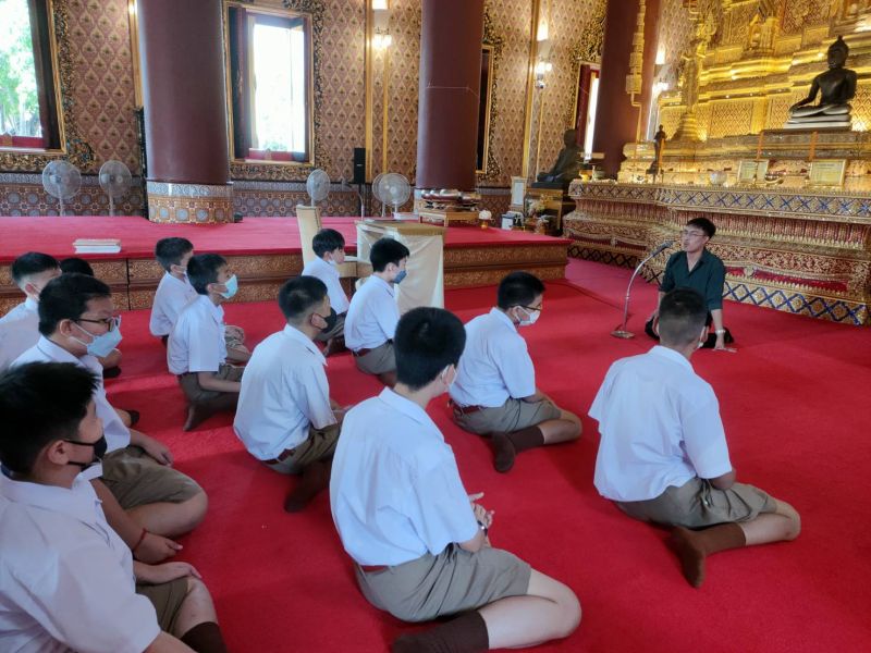 กิจกรรมทำบุญตักบาตรในช่วงเช้า ณ วัดเทพศิรินทราวาส