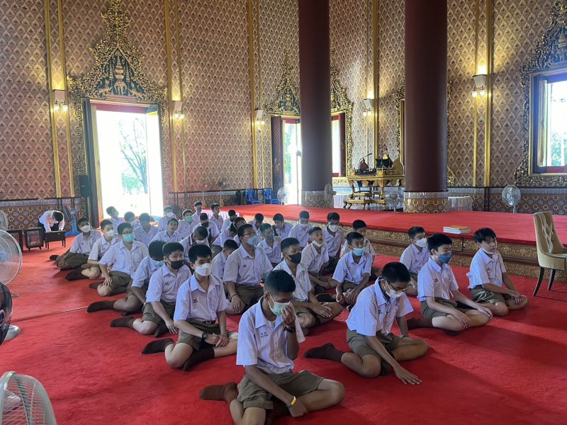 กิจกรรมทำบุญตักบาตรในช่วงเช้า ณ วัดเทพศิรินทราวาส