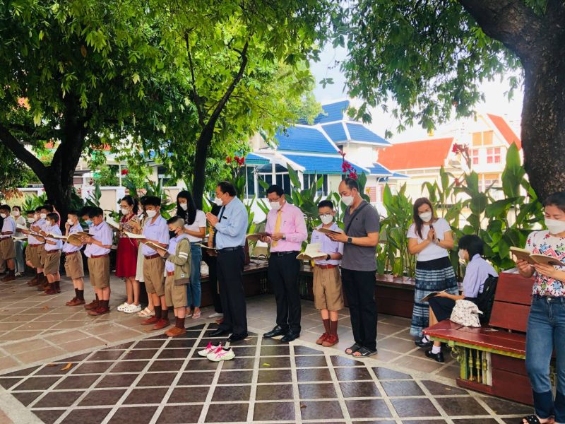 กิจกรรมทำบุญตักบาตรในช่วงเช้า ณ วัดเทพศิรินทราวาส