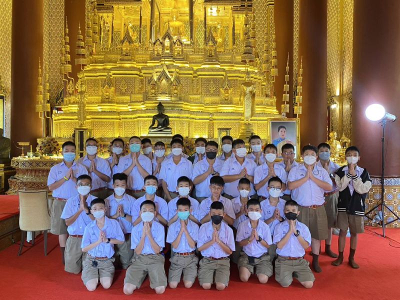 กิจกรรมทำบุญตักบาตรในช่วงเช้า ณ วัดเทพศิรินทราวาส