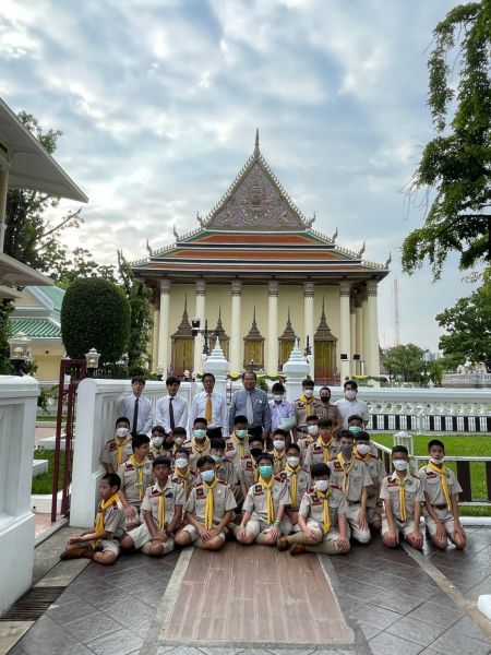 กิจกรรมทำบุญตักบาตรในช่วงเช้า ณ วัดเทพศิรินทราวาส
