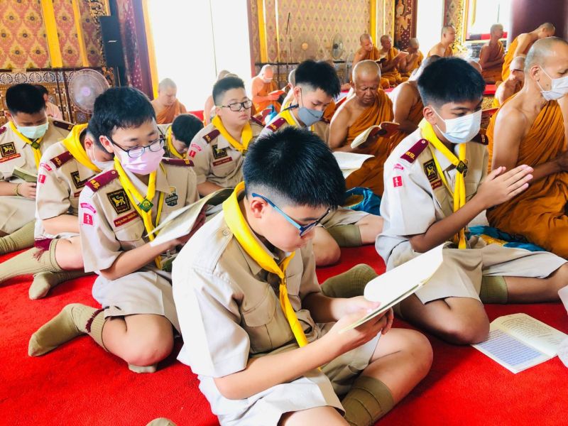 กิจกรรมทำบุญตักบาตรในช่วงเช้า ณ วัดเทพศิรินทราวาส
