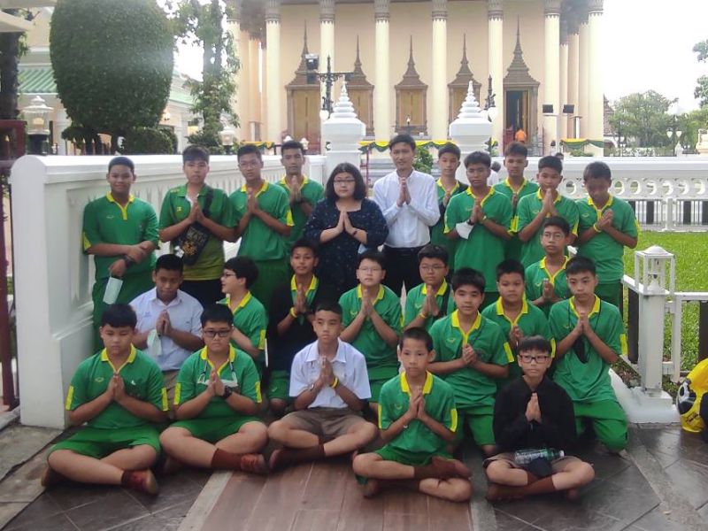 กิจกรรมทำบุญตักบาตรในช่วงเช้า ณ วัดเทพศิรินทราวาส