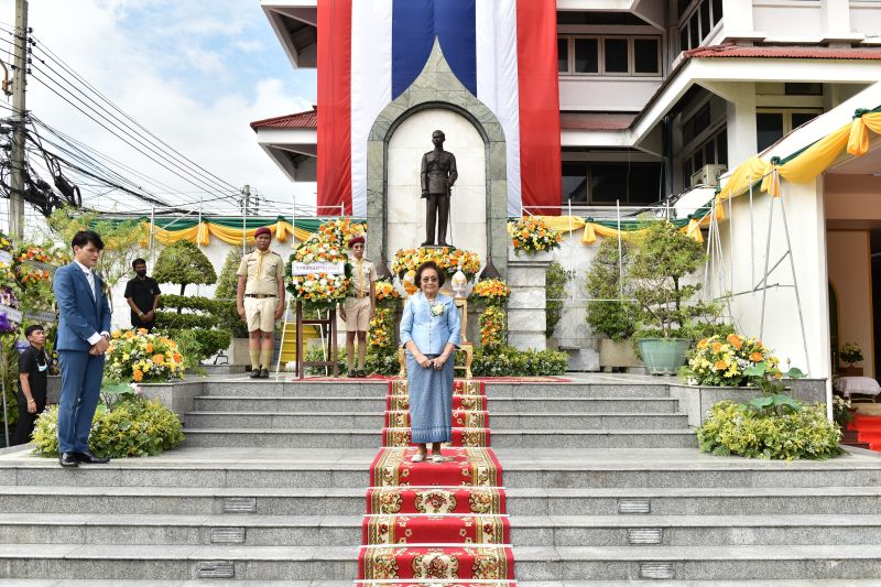 พิธีถวายราชสักการะพระบรมราชานุสาวรีย์  พระบาทสมเด็จพระปรเมนทรมหาอานันทมหิดล พระอัฐมรามาธิบดินทร