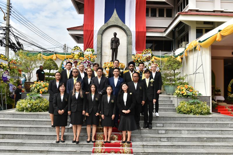 พิธีถวายราชสักการะพระบรมราชานุสาวรีย์  พระบาทสมเด็จพระปรเมนทรมหาอานันทมหิดล พระอัฐมรามาธิบดินทร