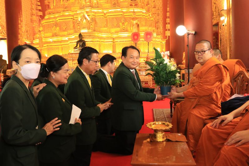 ถวายมุทิตาสักการะแด่ผู้สอบผ่านบาลีสนามหลวง พระมหาธัชธรรม์ กิตฺติณฏโฐ และ พระมหาพิพัฒน์ วิวฑฺฒโน เปรียญธรรม 3 ประโยค และ พระบุญมี ภทฺทปุญโญ ประโยค 1-2
