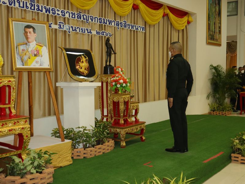 พิธีประดับเข็มพระราชลัญจกรมหาสุรสิงหนาท  กองบัญชาการกองพลทหารราบที่ 9 ค่ายสุรสีห์ จ.กาญจนบุรี