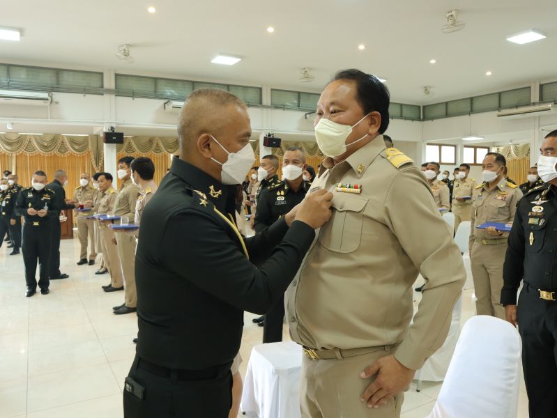 พิธีประดับเข็มพระราชลัญจกรมหาสุรสิงหนาท  กองบัญชาการกองพลทหารราบที่ 9 ค่ายสุรสีห์ จ.กาญจนบุรี