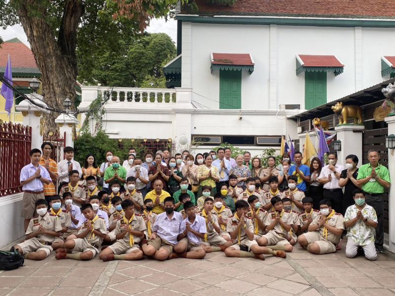 กิจกรรมทำบุญตักบาตรในช่วงเช้า ณ วัดเทพศิรินทราวาส