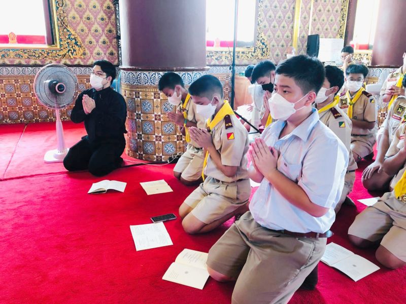 กิจกรรมทำบุญตักบาตรในช่วงเช้า ณ วัดเทพศิรินทราวาส