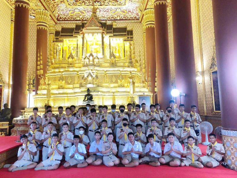 กิจกรรมทำบุญตักบาตรในช่วงเช้า ณ วัดเทพศิรินทราวาส
