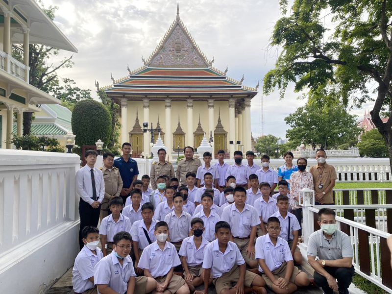 กิจกรรมทำบุญตักบาตรในช่วงเช้า ณ วัดเทพศิรินทราวาส