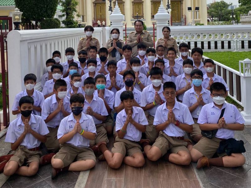 กิจกรรมทำบุญตักบาตรในช่วงเช้า ณ วัดเทพศิรินทราวาส
