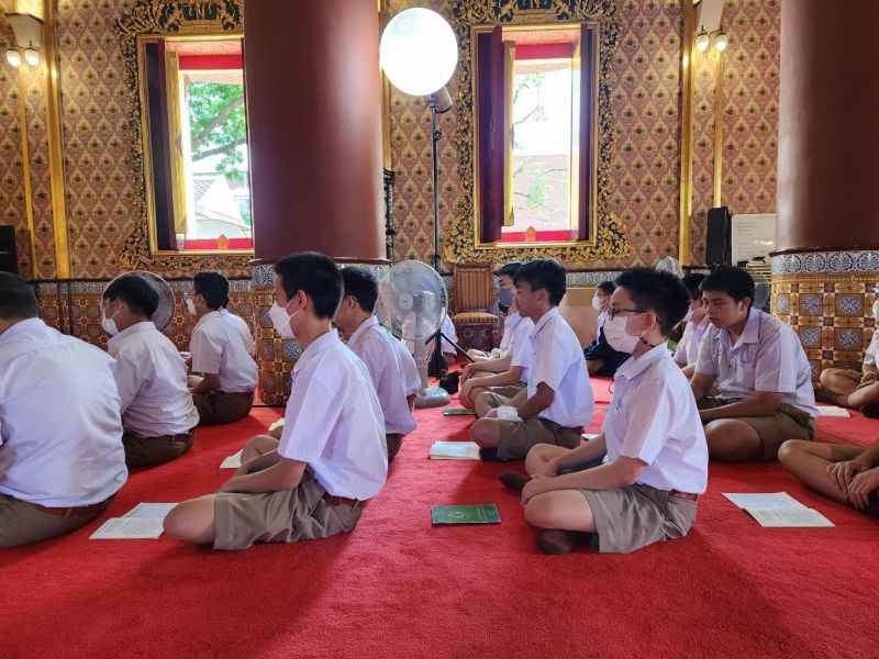 กิจกรรมทำบุญตักบาตรในช่วงเช้า ณ วัดเทพศิรินทราวาส