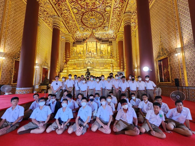 กิจกรรมทำบุญตักบาตรในช่วงเช้า ณ วัดเทพศิรินทราวาส
