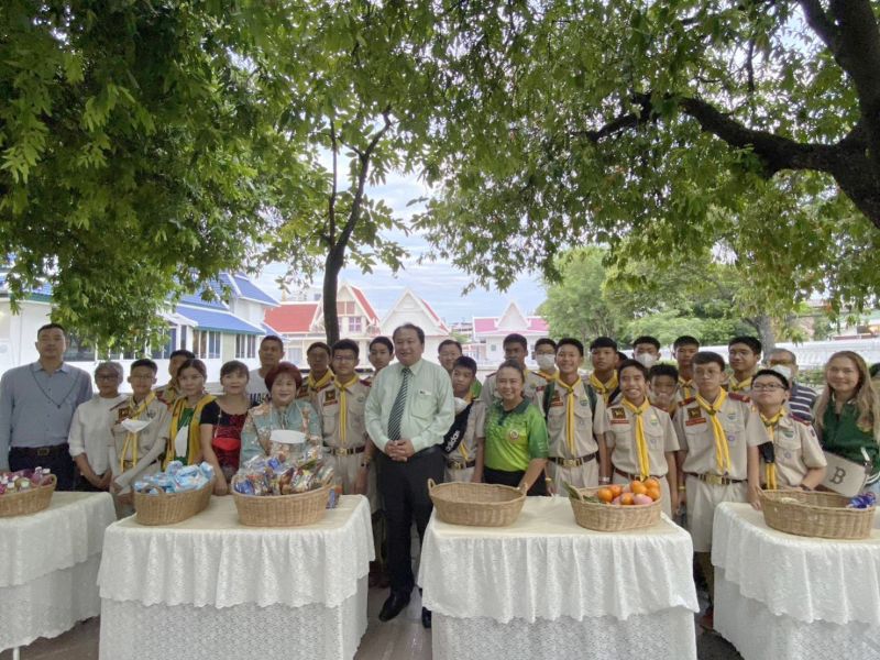 กิจกรรมทำบุญตักบาตรในช่วงเช้า ณ วัดเทพศิรินทราวาส