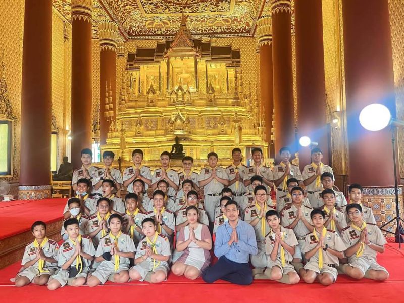 กิจกรรมทำบุญตักบาตรในช่วงเช้า ณ วัดเทพศิรินทราวาส