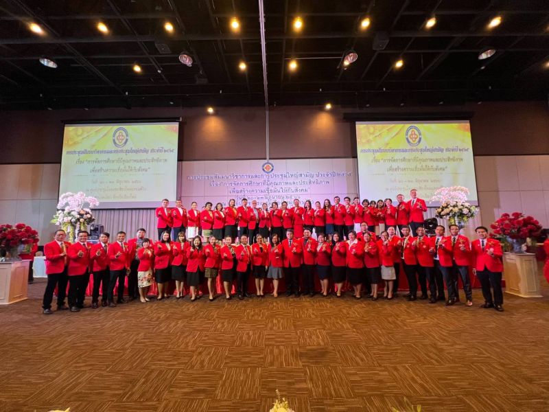 รองผู้อำนวยการโรงเรียนเทพศิรินทร์ เข้ารับโล่ “รองผู้อำนวยการดีเด่น”  จาก สมาคมรองผู้อำนวยการโรงเรียนมัธยมศึกษาแห่งประเทศไทย