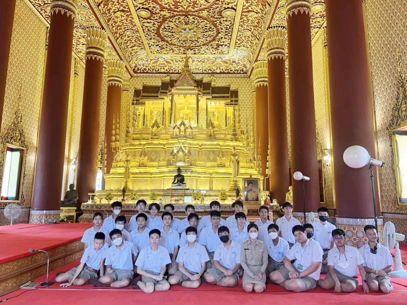กิจกรรมทำบุญตักบาตรในช่วงเช้า ณ วัดเทพศิรินทราวาส