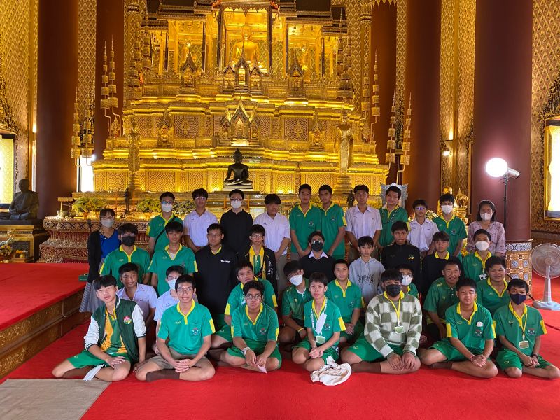 กิจกรรมทำบุญตักบาตรในช่วงเช้า ณ วัดเทพศิรินทราวาส