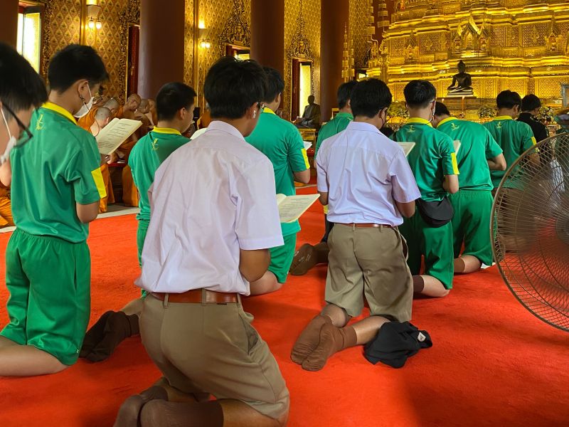 กิจกรรมทำบุญตักบาตรในช่วงเช้า ณ วัดเทพศิรินทราวาส