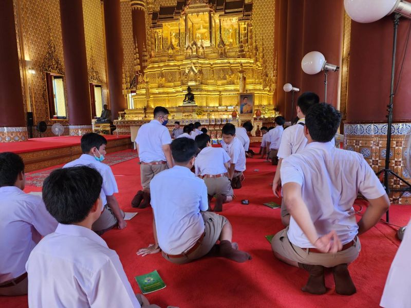 กิจกรรมทำบุญตักบาตรในช่วงเช้า ณ วัดเทพศิรินทราวาส