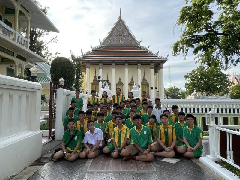 กิจกรรมทำบุญตักบาตรในช่วงเช้า ณ วัดเทพศิรินทราวาส