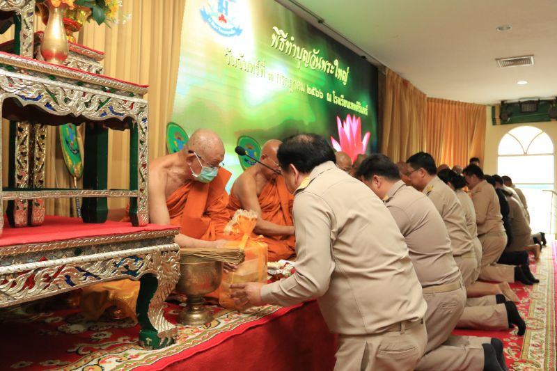 กิจกรรมทำบุญเนื่องในวันพระใหญ่ ณ ห้องประชุมเทิดพระเกียรติ โรงเรียนเทพศิรินทร์