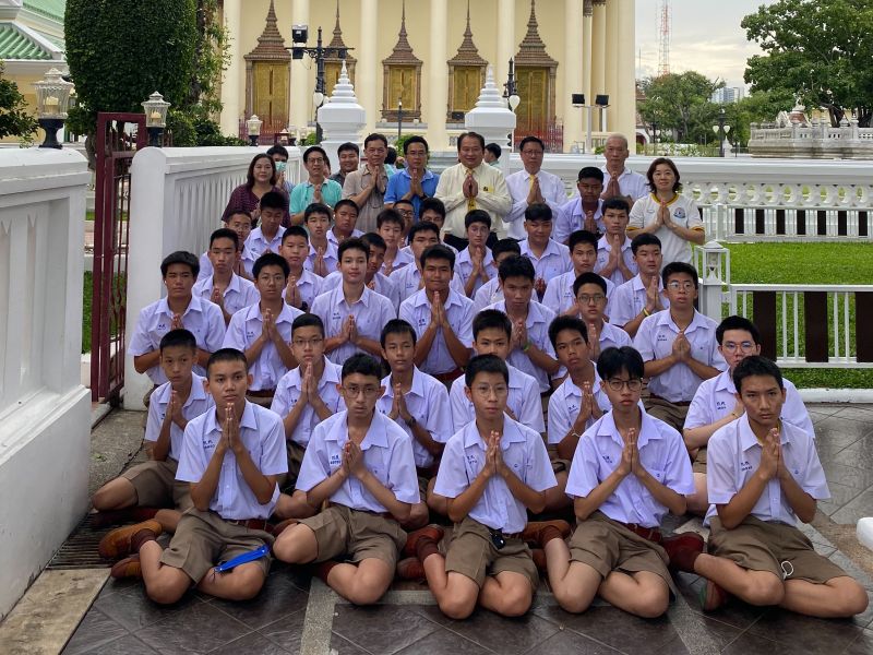 กิจกรรมทำบุญตักบาตรในช่วงเช้า ณ วัดเทพศิรินทราวาส